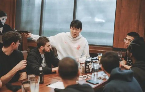 B体育官方网站-小杨新消息！无缘G联赛最佳阵容，请队友吃大餐，还有一重磅喜讯